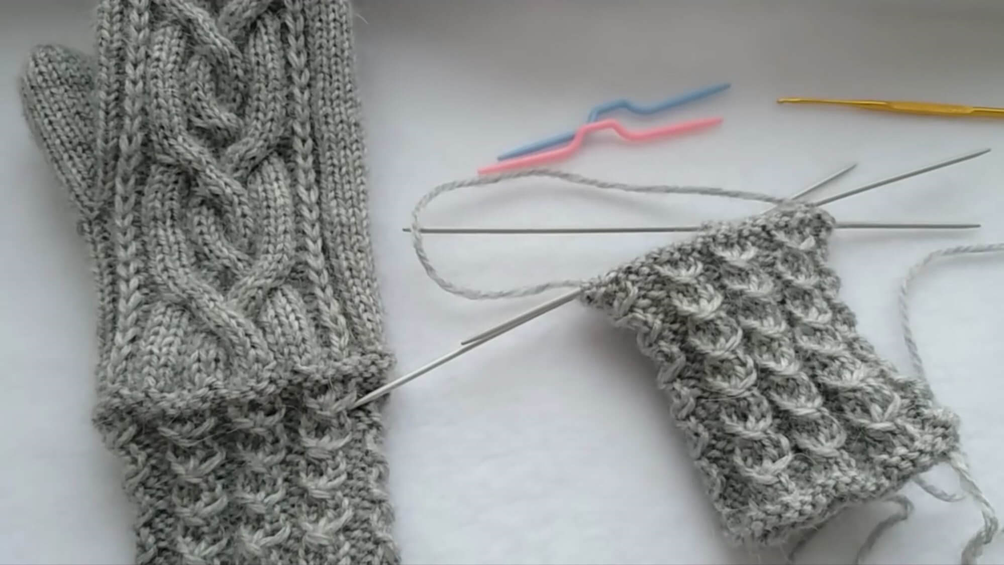 16 идей варежек спицами и крючком — схемы вязания