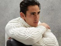 Вязаные спицами мужские свитера - это так романтично