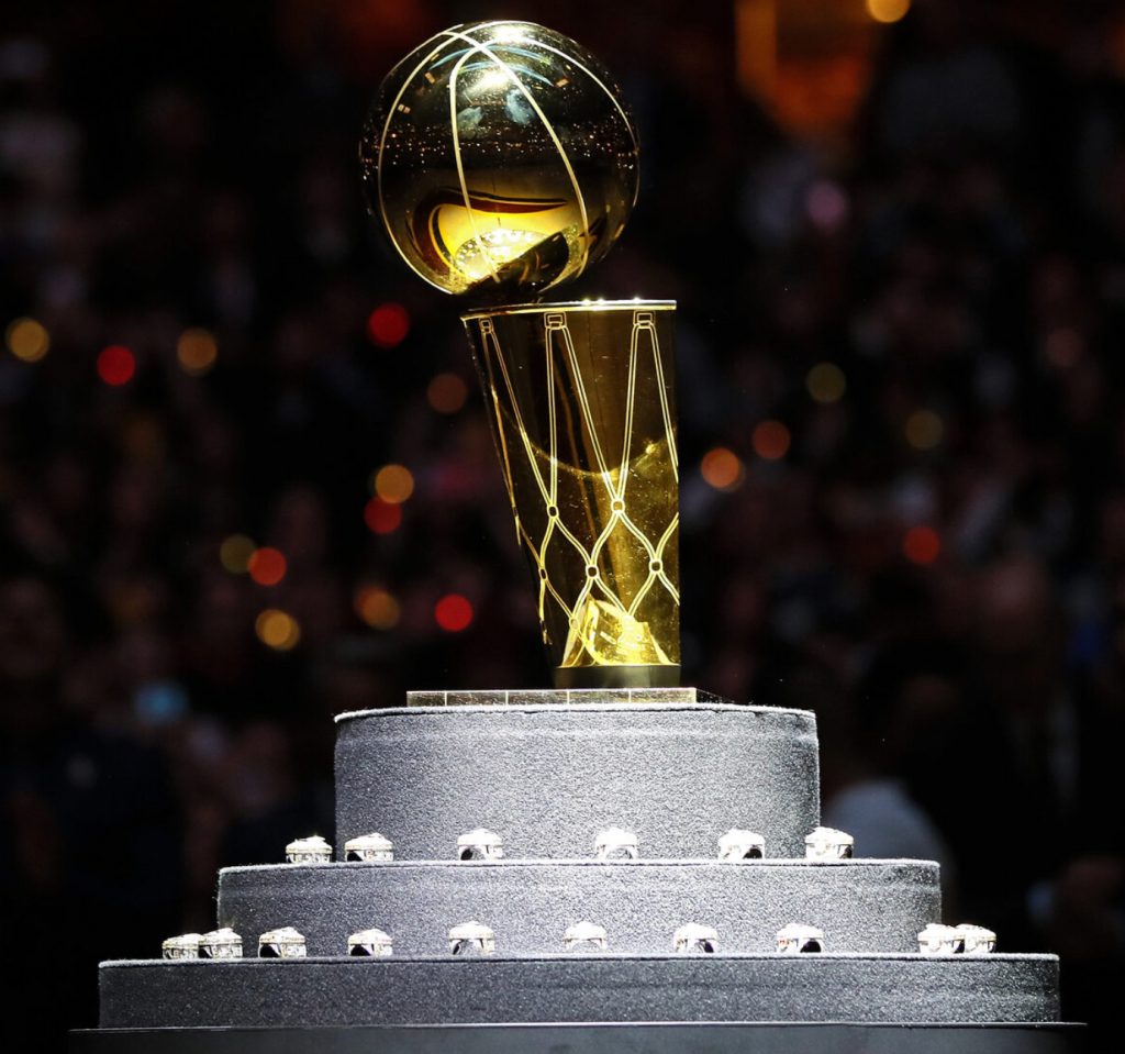 Как выглядит трофей чемпионов НБА
