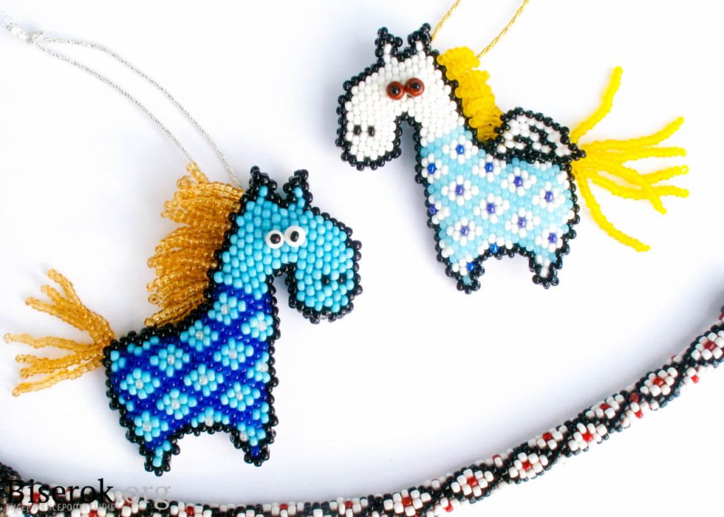 Игрушки из бисера на Новый Год - схемы и мк для начинающих