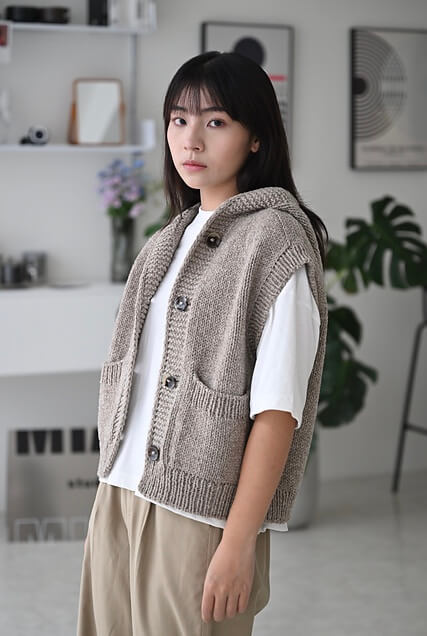 Безрукавка женская - шикарные новинки спицами