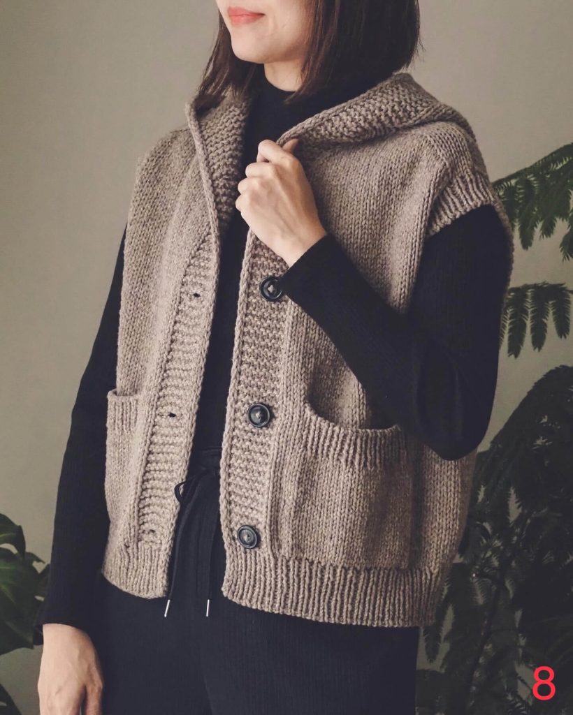 Безрукавка женская - шикарные новинки спицами