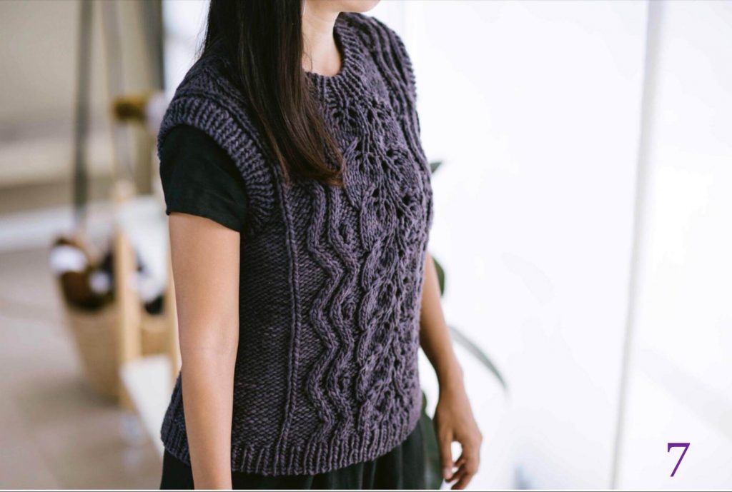 Безрукавка женская - шикарные новинки спицами