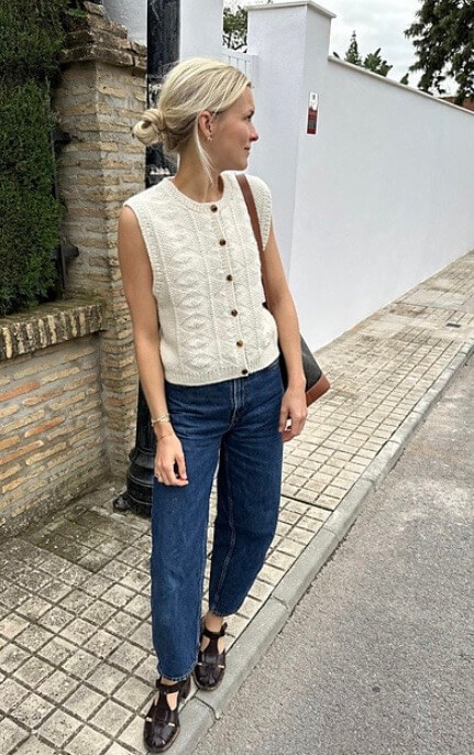 Безрукавка женская - шикарные новинки спицами